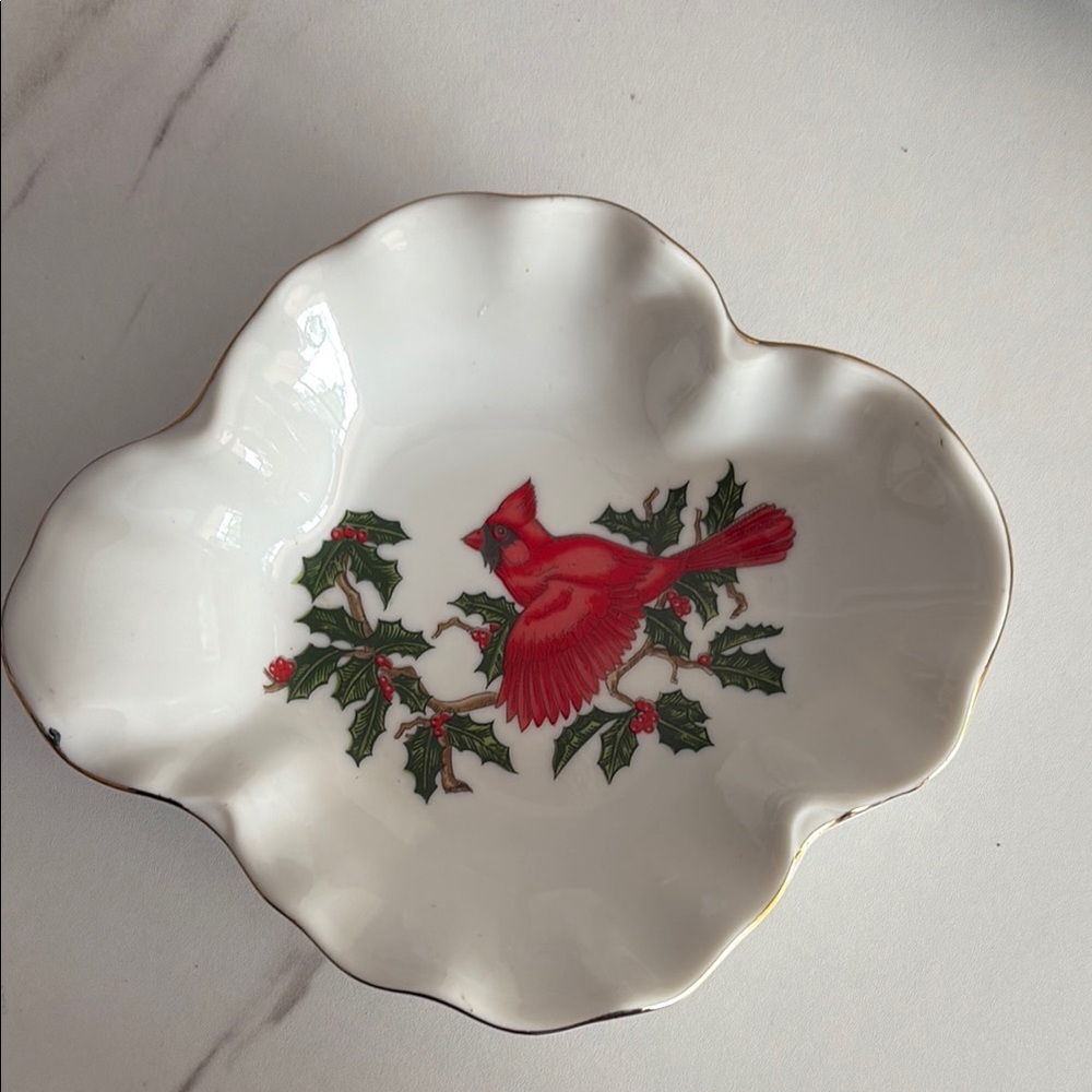 Lefton Holiday Leaf Dishes with Red Cardinals - Picture 3 of 6